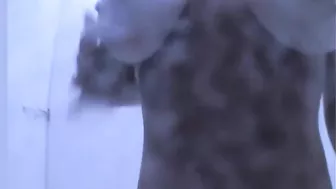 Sensational! Beach Cabin Spy Cam Video Captured Nude Women!