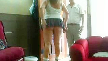 Naughty Hidden Cam Caught Delivery Man Surprised By Flashing Woman