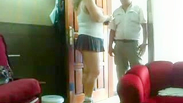 Naughty Hidden Cam Caught Delivery Man Surprised By Flashing Woman