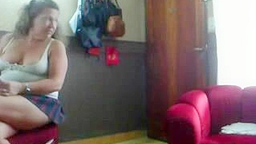 Naughty Hidden Cam Caught Delivery Man Surprised By Flashing Woman