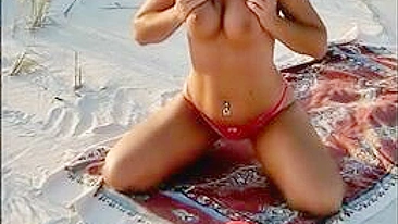 Topless Sensual Video With Curvaceous Plage Et Ass