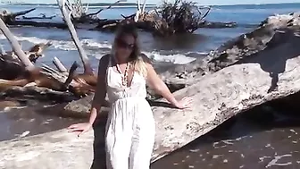 Topless Beach Babe With Natural Big Boobs And Honest Voyeur Video