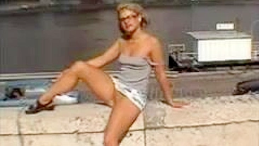 Video Girl Upskirt sans culotte Clignote Pussy en public