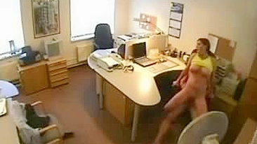 Secretary Fucked By Boss And Taped On Secret Camera