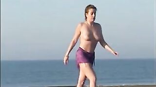 Hot Milf Getting Filmed while Fucking on a Public Beach