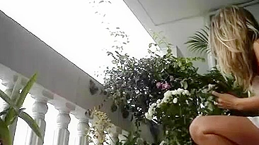 Hidden Voyeur Cam Friends Girl With No Panties Filmed Inside