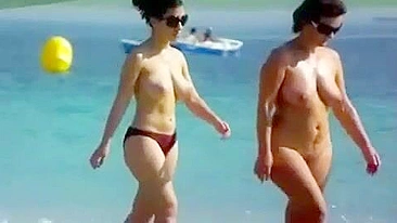 Sneaky Beach-Goer Records Naughty Changing Rituals Of Sexy Bikini Ladies