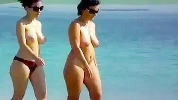 Sneaky Beach-Goer Records Naughty Changing Rituals Of Sexy Bikini Ladies