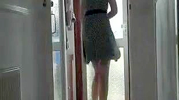 Mature, Naked Amateur Woman Flaunting Her Nudity To Lucky Delivery Guy