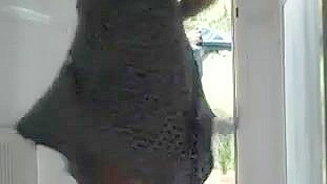 Mature, Naked Amateur Woman Flaunting Her Nudity To Lucky Delivery Guy