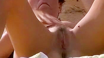 Peitões e Buceta Incríveis na Praia