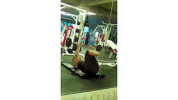 Real Amateur Hottie At The Gym Shows Electrifying Perfect Ass