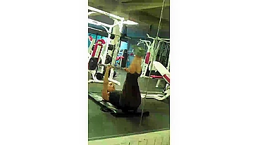 Real Amateur Hottie At The Gym Shows Electrifying Perfect Ass