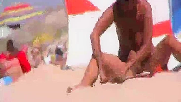 Voyeur Spy Camera Exhibionist Woman Nude at Beach