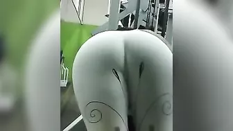 Spying Girl With Big Booty Ass At The Gym