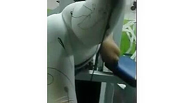 Spying Girl With Big Booty Ass At The Gym
