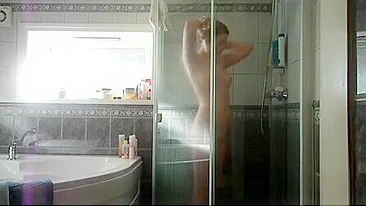 Sexy Cougar Rubs Her Juicy Cunt in Bath, Uses Water Stream to Fuck Herself Wild