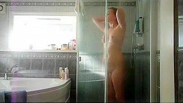 Sexy Cougar Rubs Her Juicy Cunt in Bath, Uses Water Stream to Fuck Herself Wild