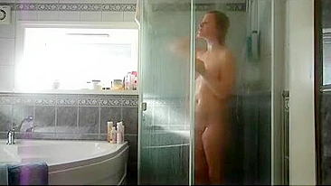 Sexy Cougar Rubs Her Juicy Cunt in Bath, Uses Water Stream to Fuck Herself Wild