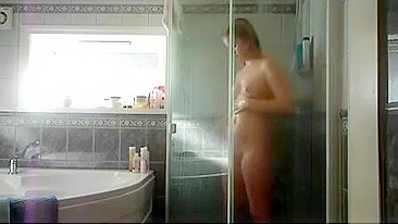 Sexy Cougar Rubs Her Juicy Cunt in Bath, Uses Water Stream to Fuck Herself Wild