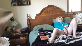 A Naughty MILF Mom Cumming Hard as She Jammed Her Fingers into Her Juicy Pussy!
