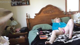 A Naughty MILF Mom Cumming Hard as She Jammed Her Fingers into Her Juicy Pussy!