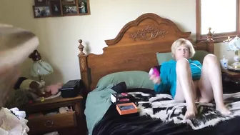 A Naughty MILF Mom Cumming Hard as She Jammed Her Fingers into Her Juicy Pussy!