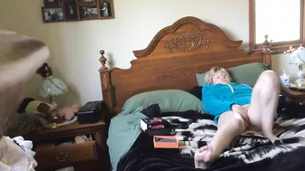 A Naughty MILF Mom Cumming Hard as She Jammed Her Fingers into Her Juicy Pussy!