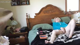 A Naughty MILF Mom Cumming Hard as She Jammed Her Fingers into Her Juicy Pussy!