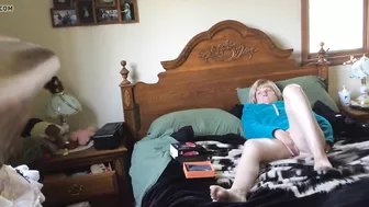 A Naughty MILF Mom Cumming Hard as She Jammed Her Fingers into Her Juicy Pussy!