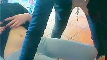 Brunette momma showing what she is capable of in a foot fetish scene