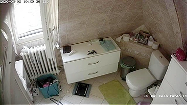 Daughter drilled deep by daddy as he prepares to stretch her out