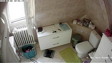 Daughter drilled deep by daddy as he prepares to stretch her out