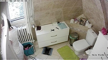 Daughter drilled deep by daddy as he prepares to stretch her out