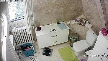 Daughter drilled deep by daddy as he prepares to stretch her out