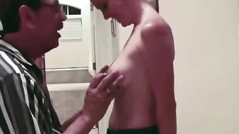 Natural tits babe is going to get fucked by her daddy's skilled tongue