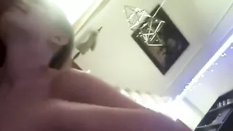 Daughter works on daddy's dick in a taboo blowjob scene with orgasms