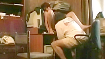 Perky rear end bombshell succumbs to incest temptations and hot lust