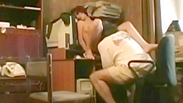 Perky rear end bombshell succumbs to incest temptations and hot lust