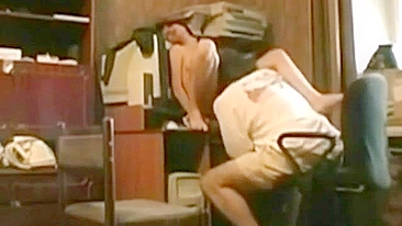 Perky rear end bombshell succumbs to incest temptations and hot lust