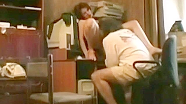 Perky rear end bombshell succumbs to incest temptations and hot lust