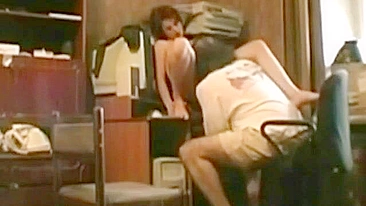 Perky rear end bombshell succumbs to incest temptations and hot lust