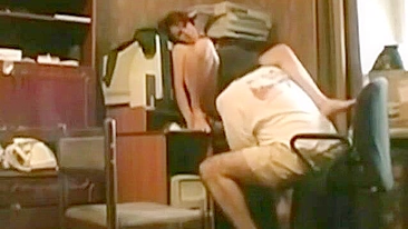 Perky rear end bombshell succumbs to incest temptations and hot lust