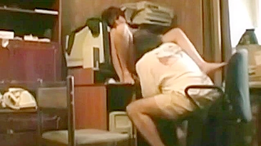 Perky rear end bombshell succumbs to incest temptations and hot lust