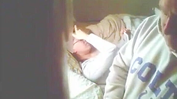 Daughter cums when little cock touches her private places in incest XXX