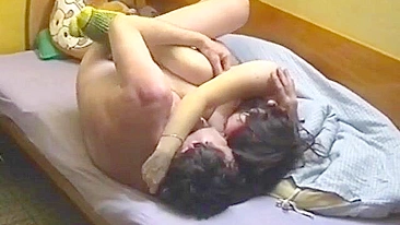 Teen daughter is going to get finger popped before she cums happily