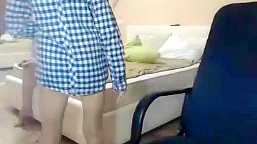 Camgirl sister is going to get her pussy fucked with determination