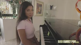 Bubble booty babe is going to gag on daddy's super meaty boner too