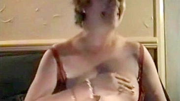 Mommy with a natural body is going to please her pussy and get off