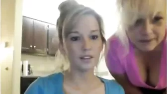 Mom and daughter showing their bodies in a real incest XXX movie